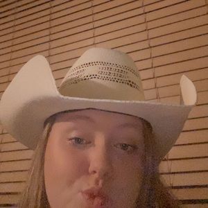 Meet your Posher, Tabitha